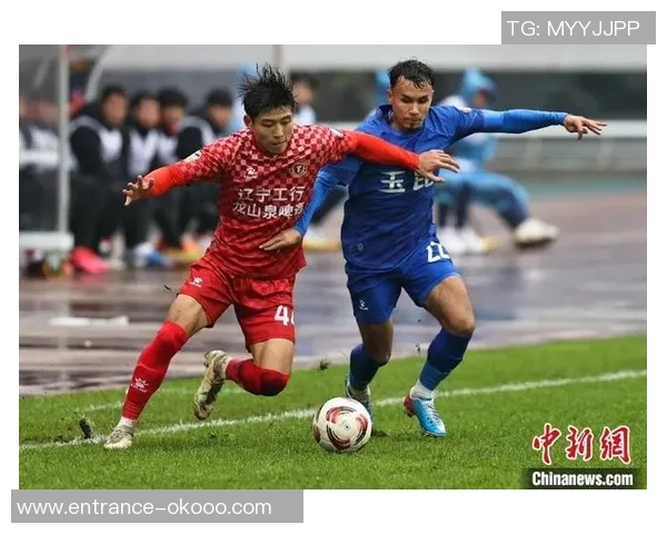 中甲激战青岛黄海迎战辽宁队全力争胜展现球队实力